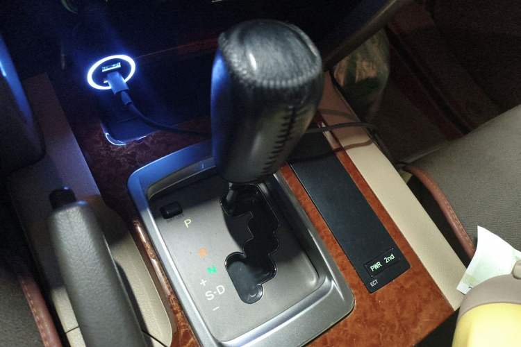 Used Toyota Land Cruiser 2012 4.0L Automatic VX Gear Lever