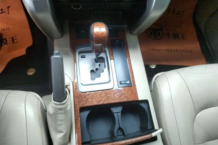 Used Toyota Land Cruiser 2012 4.0L Automatic VX Gear Lever