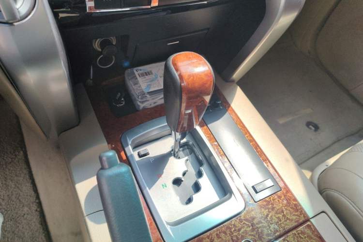 Used Toyota Land Cruiser 2012 4.0L Automatic VX Gear Lever