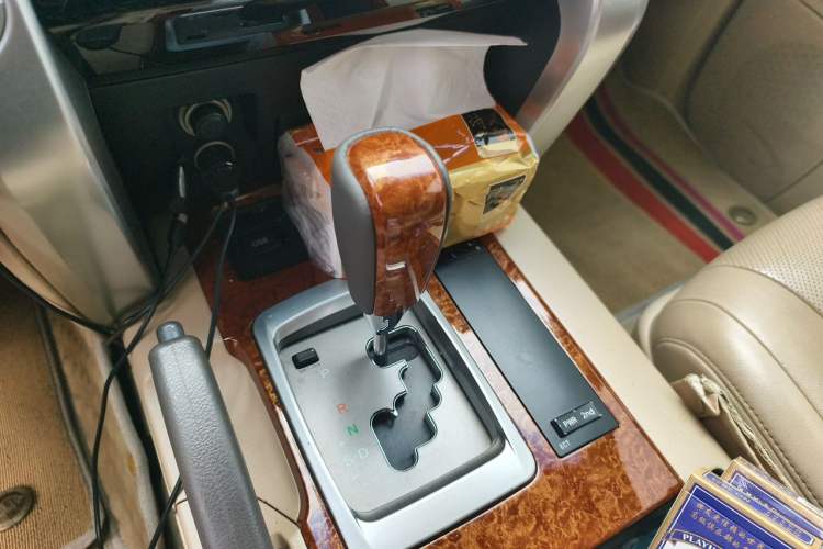 Used Toyota Land Cruiser 2012 4.0L Automatic VX Gear Lever