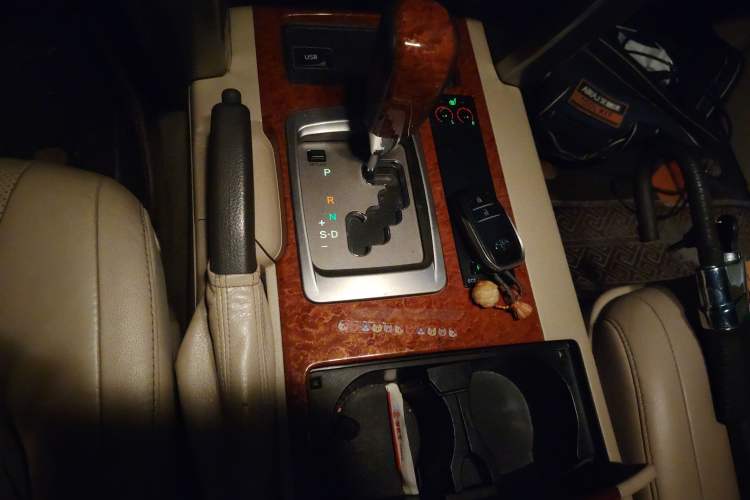 Used Toyota Land Cruiser 2012 4.0L Automatic VX Gear Lever