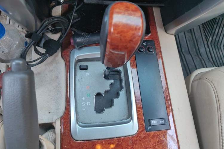 Used Toyota Land Cruiser 2012 4.0L Automatic VX Gear Lever