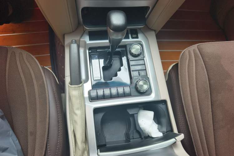 Used Toyota Land Cruiser 2012 4.0L Automatic VX Gear Lever