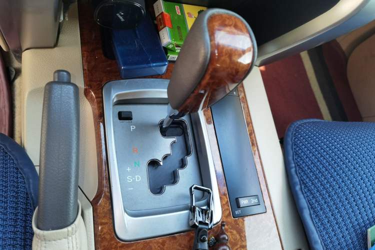 Used Toyota Land Cruiser 2012 4.0L Automatic VX Gear Lever