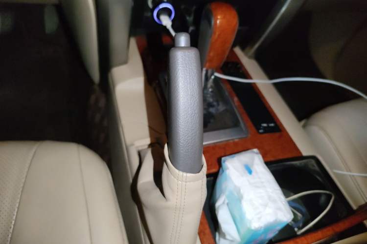 Used Toyota Land Cruiser 2012 4.0L Automatic VX Gear Lever