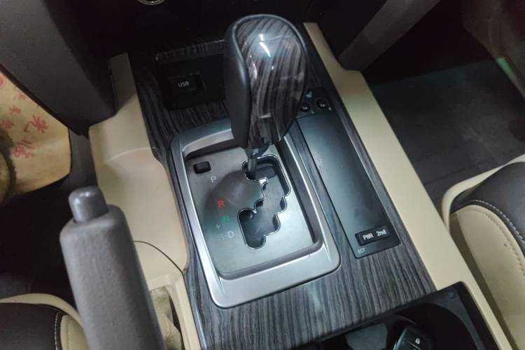 Used Toyota Land Cruiser 2012 4.0L Automatic VX Gear Lever