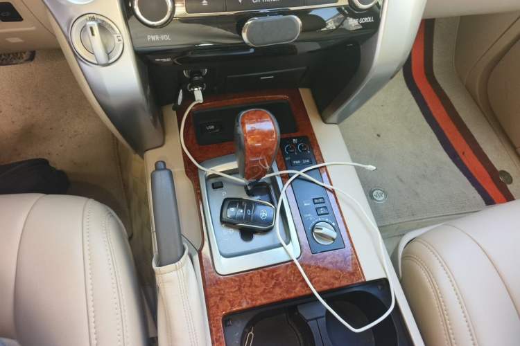 Used Toyota Land Cruiser 2012 4.6L Automatic VX-R Gear Lever