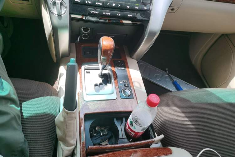 Used Toyota Land Cruiser 2012 4.6L Automatic VX Gear Lever