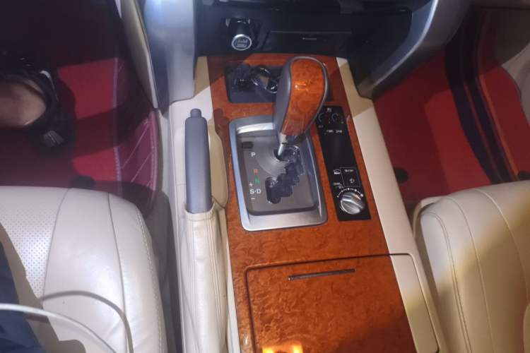 Used Toyota Land Cruiser 2012 4.6L Automatic VX-R Gear Lever