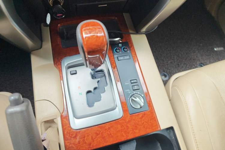 Used Toyota Land Cruiser 2012 4.6L Automatic VX-R Gear Lever