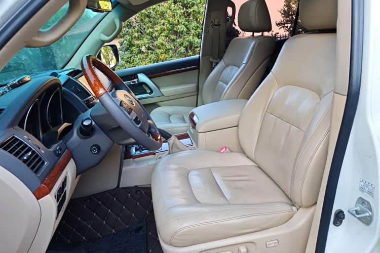 Used Toyota Land Cruiser 2012 4.6L Automatic VX-R Left Front Seat