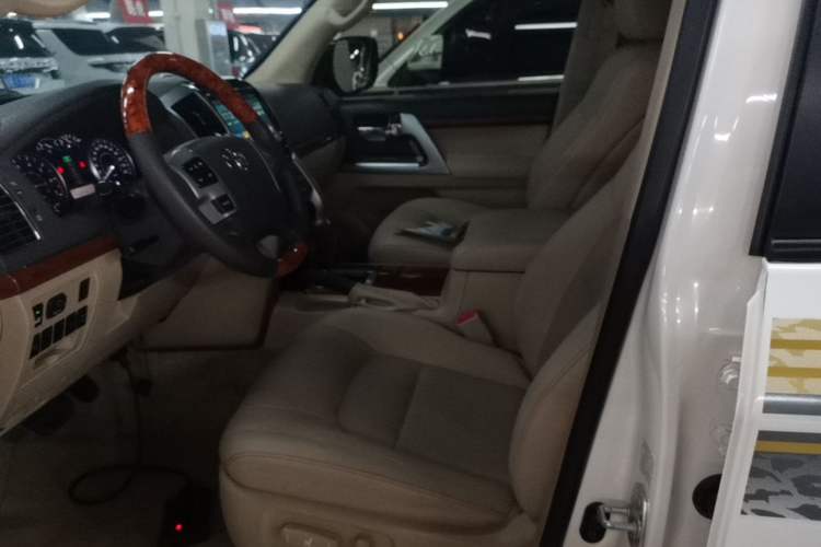 Used Toyota Land Cruiser 2012 4.0L Automatic VX Left Front Seat