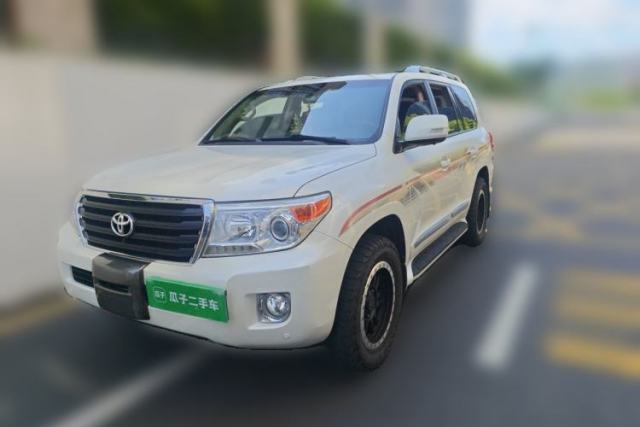 Ojetý Toyota Land Cruiser 2012 model, Land Cruiser, 8 seats, automatic, sunroof, gasoline