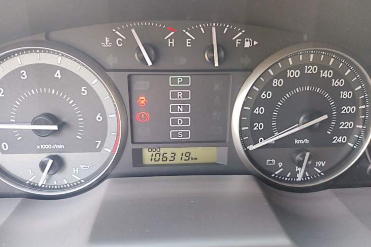 Used Toyota Land Cruiser 2012 4.0L Automatic VX Odometer Close Up