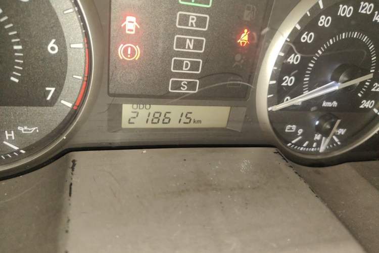 Used Toyota Land Cruiser 2012 4.0L Automatic GX-R Odometer Close Up