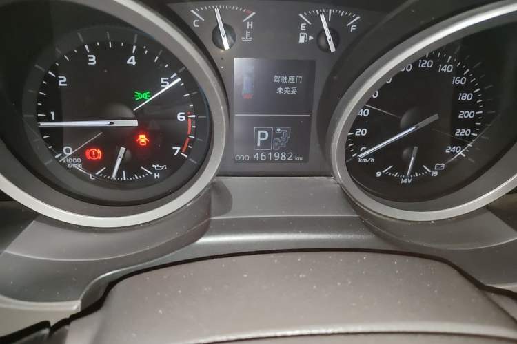 Used Toyota Land Cruiser 2012 4.6L Automatic VX-R Odometer Close Up