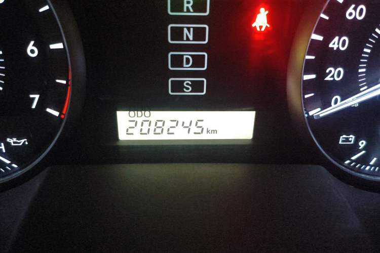 Used Toyota Land Cruiser 2012 4.0L Automatic VX Odometer Close Up