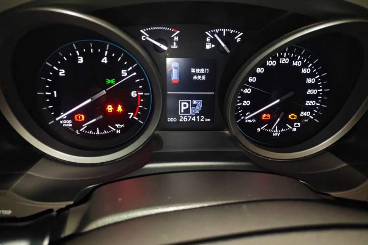 Used Toyota Land Cruiser 2012 4.6L Automatic VX-R Odometer Close Up