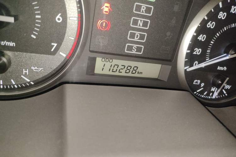 Used Toyota Land Cruiser 2012 4.0L Automatic VX Odometer Close Up