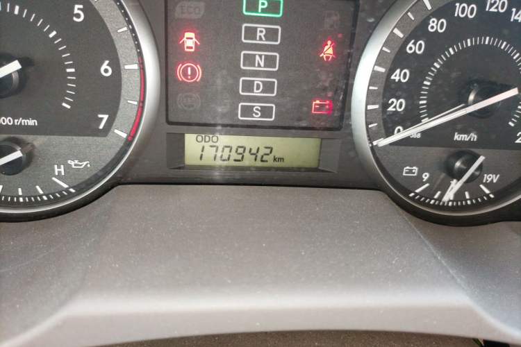 Used Toyota Land Cruiser 2012 4.0L Automatic VX Odometer Close Up