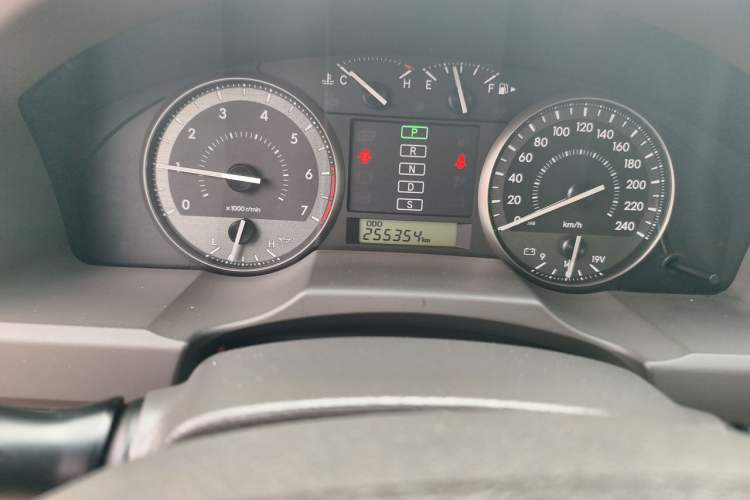 Used Toyota Land Cruiser 2012 4.0L Automatic VX Odometer Close Up