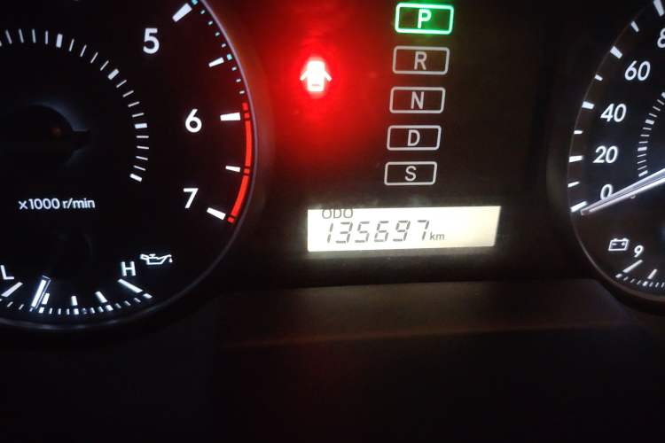 Used Toyota Land Cruiser 2012 4.0L Automatic VX Odometer Close Up