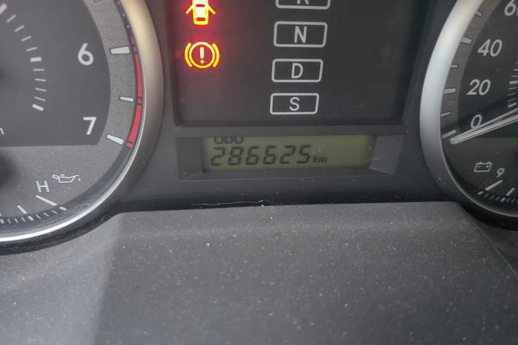 Used Toyota Land Cruiser 2012 4.0L Automatic VX Odometer Close Up