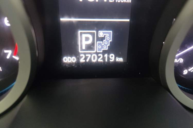 Used Toyota Land Cruiser 2012 4.6L Automatic VX-R Odometer Close Up