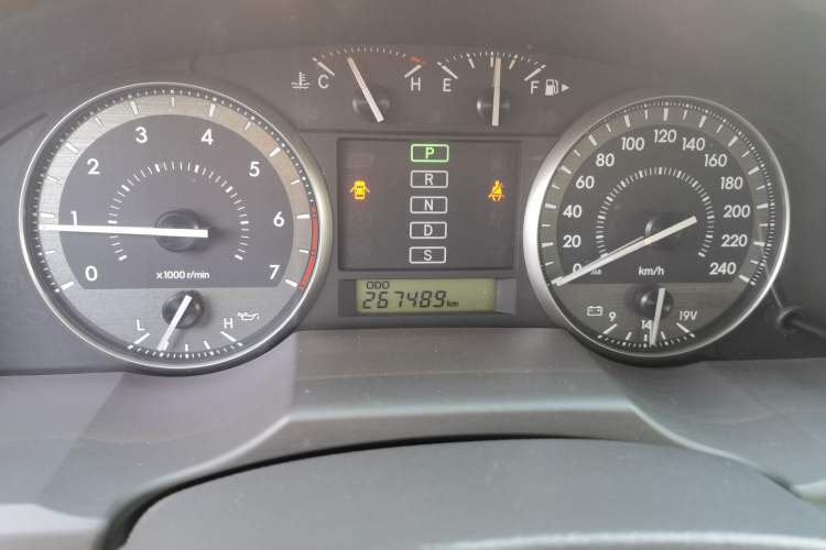 Used Toyota Land Cruiser 2012 4.0L Automatic VX Odometer Close Up