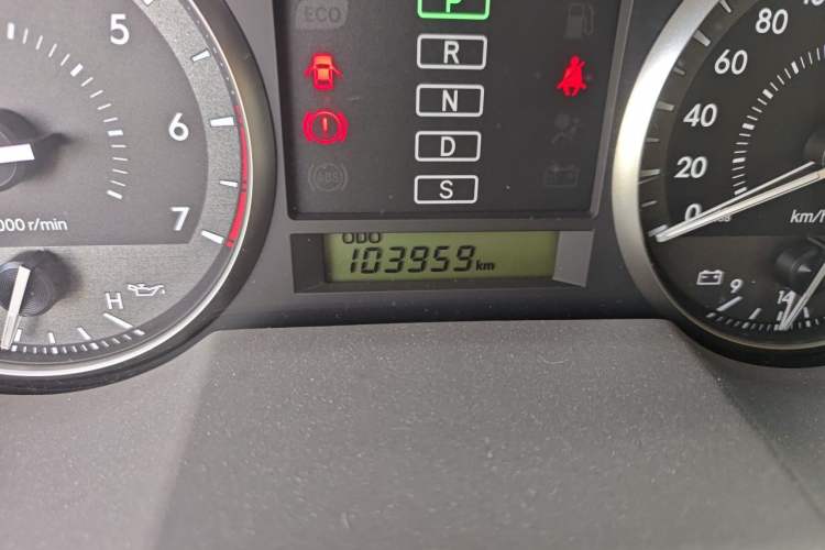 Used Toyota Land Cruiser 2012 4.0L Automatic VX Odometer Close Up