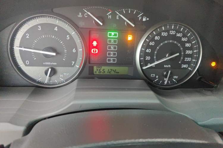 Used Toyota Land Cruiser 2012 4.0L Automatic VX Odometer Close Up