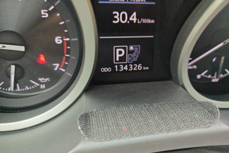 Used Toyota Land Cruiser 2012 4.6L Automatic VX-R Odometer Close Up