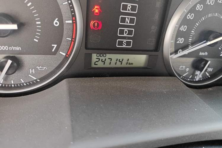 Used Toyota Land Cruiser 2012 4.0L Automatic VX Odometer Close Up