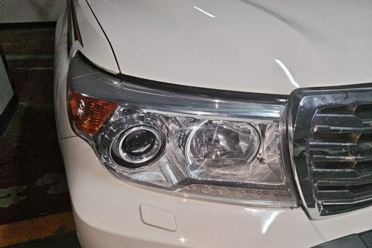 Used Toyota Land Cruiser 2012 4.6L Automatic VX-R Right Front Headlight