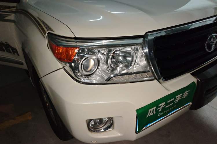 Used Toyota Land Cruiser  Right Front Headlight