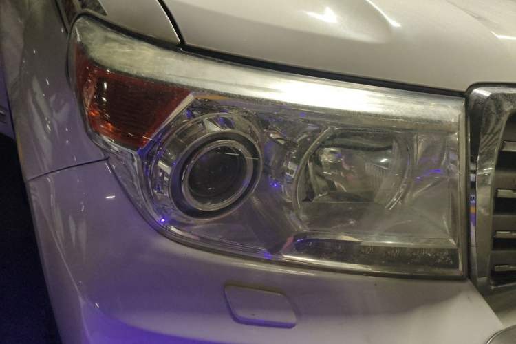 Used Toyota Land Cruiser 2012 4.0L Automatic VX Right Front Headlight