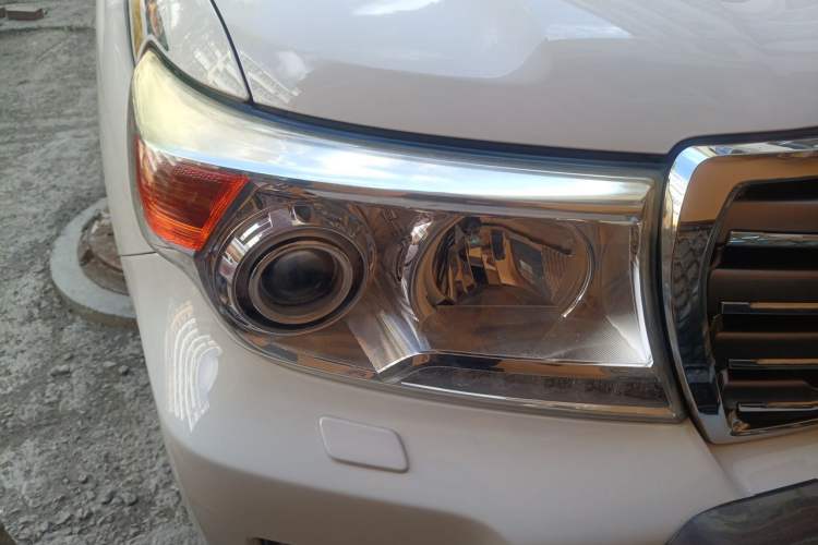 Used Toyota Land Cruiser 2012 4.0L Automatic VX Right Front Headlight