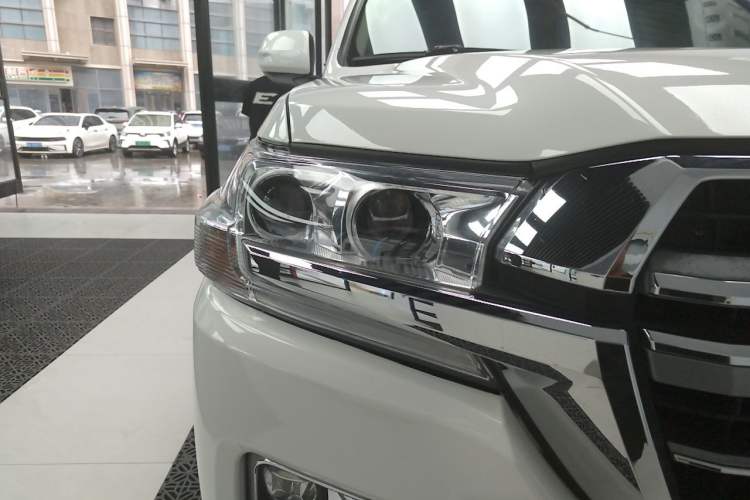 Used Toyota Land Cruiser 2012 4.0L Automatic VX Right Front Headlight