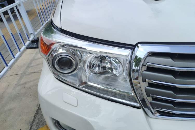 Used Toyota Land Cruiser 2012 4.0L Automatic VX Right Front Headlight
