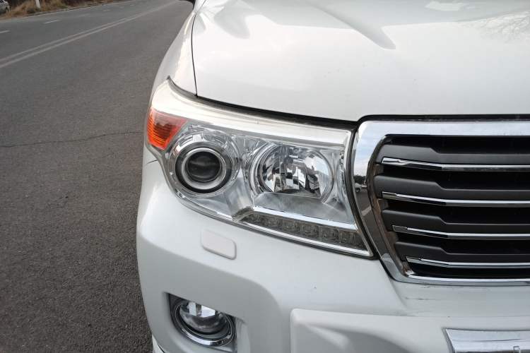 Used Toyota Land Cruiser 2012 4.0L Automatic VX Right Front Headlight