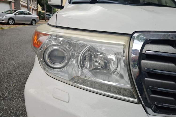 Used Toyota Land Cruiser 2012 4.6L Automatic VX-R Right Front Headlight