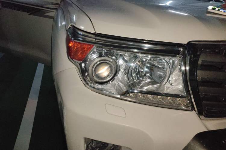 Used Toyota Land Cruiser 2012 4.0L Automatic VX Right Front Headlight