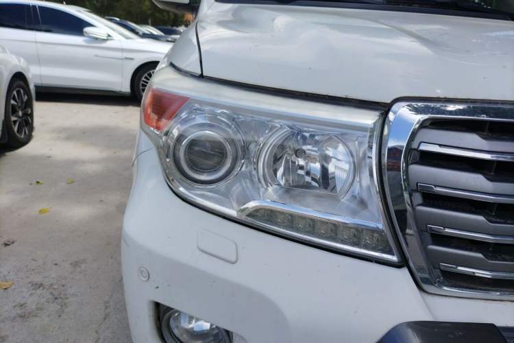 Used Toyota Land Cruiser 2012 4.0L Automatic VX Right Front Headlight
