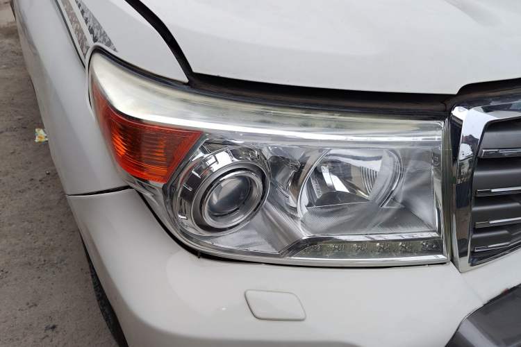 Used Toyota Land Cruiser 2012 4.0L Automatic VX Right Front Headlight