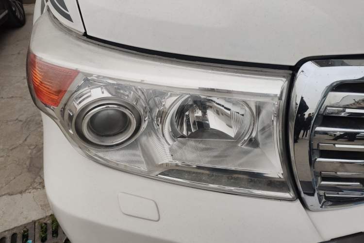 Used Toyota Land Cruiser 2012 4.6L Automatic VX-R Right Front Headlight