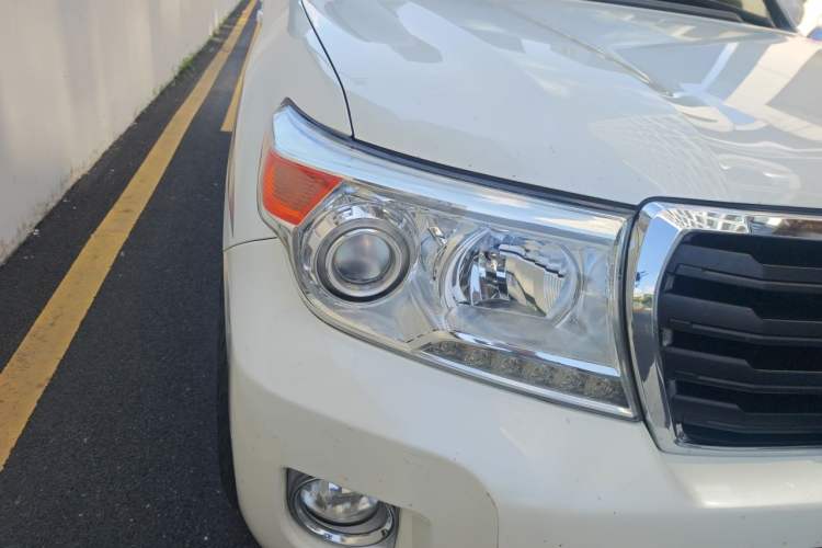 Used Toyota Land Cruiser  Right Front Headlight