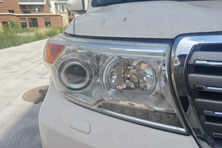 Used Toyota Land Cruiser 2012 4.0L Automatic VX Right Front Headlight