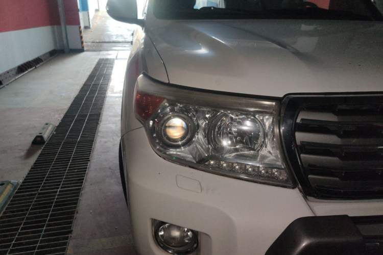 Used Toyota Land Cruiser 2012 4.0L Automatic VX Right Front Headlight
