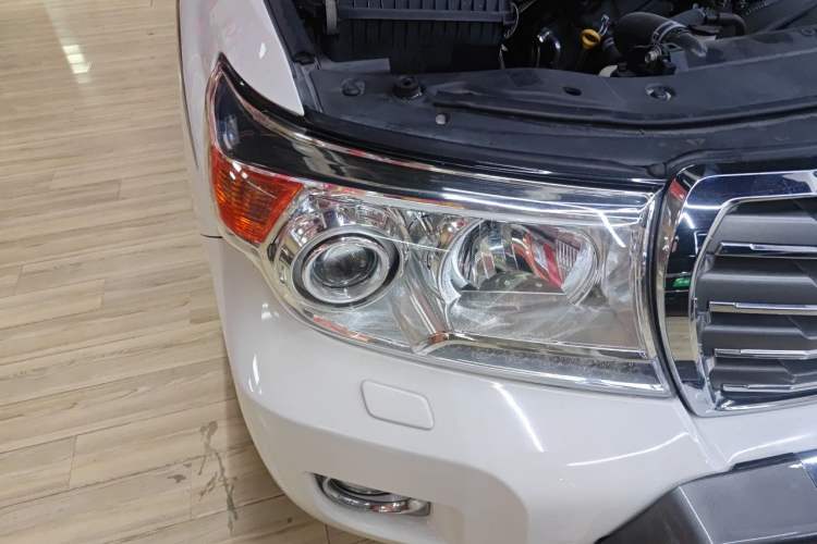 Used Toyota Land Cruiser 2012 4.0L Automatic VX Right Front Headlight