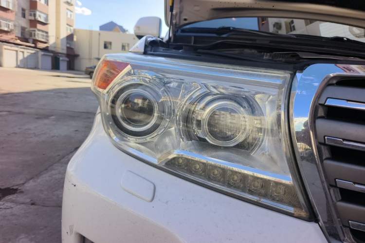 Used Toyota Land Cruiser 2012 4.6L Automatic VX-R Right Front Headlight